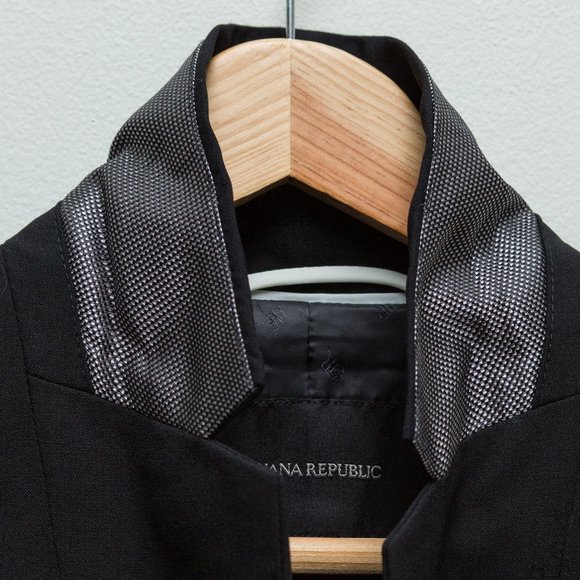 Black Banana Republic Blazer with contrasting Collar and Sleeve Lining, size 0 - Picture 8 of 10